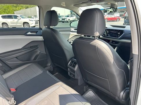 Used 2024 Volkswagen Taos SE w/ MDO Package FWD image 39