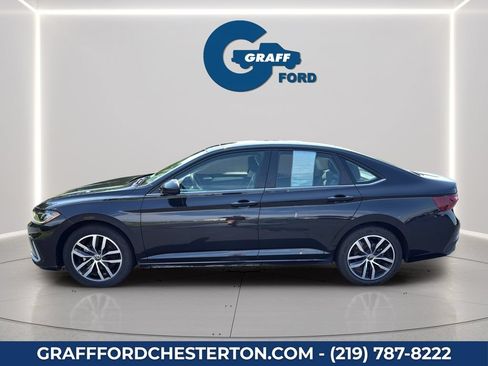 Used 2025 Volkswagen Jetta SE FWD image 12