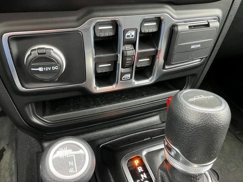 Used 2021 Jeep Gladiator Sport image 10