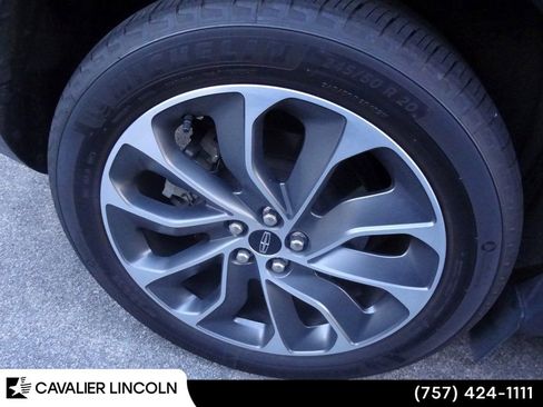 Used 2022 Lincoln Nautilus Reserve w/ Equipment Group 201A image 11