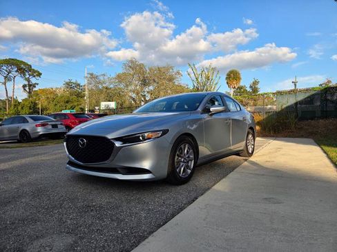 Used 2020 MAZDA MAZDA3 Sedan image 12