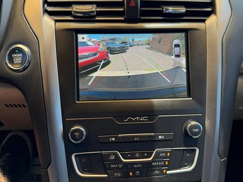 Used 2019 Ford Fusion SE FWD image 15