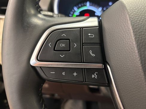 Used 2020 Toyota Highlander XLE AWD/4WD image 32