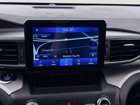 Used 2020 Ford Explorer XLT w/ Equipment Group 202A AWD/4WD image 13