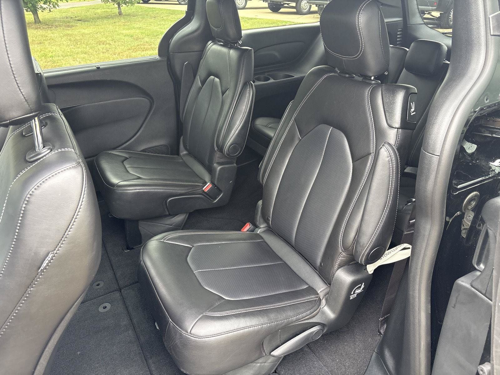 Used 2026 Chrysler Pacifica Select FWD image 10