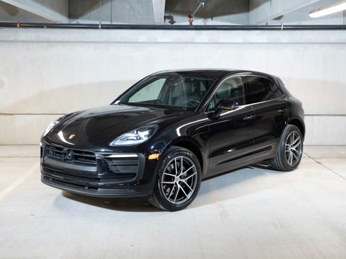 Certified 2024 Porsche Macan AWD/4WD image 1