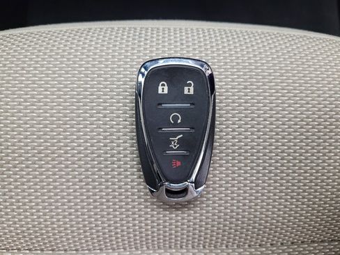 Used 2023 Chevrolet Traverse LT AWD/4WD image 32