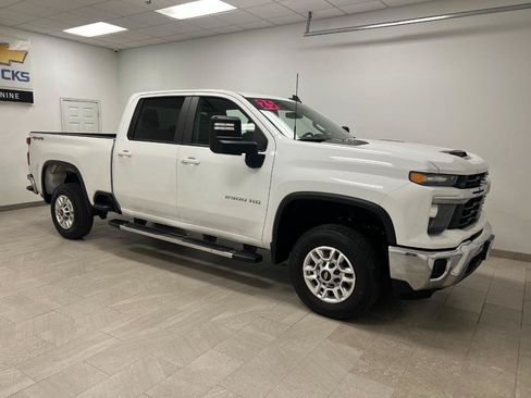 Used 2025 Chevrolet Silverado 2500 LT w/ Convenience Package AWD/4WD image 6