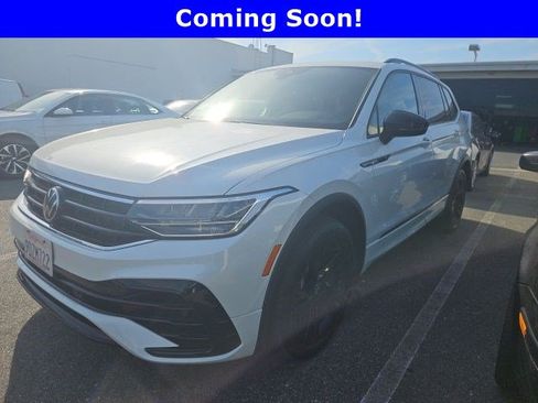 Used 2023 Volkswagen Tiguan SE R-Line image 1