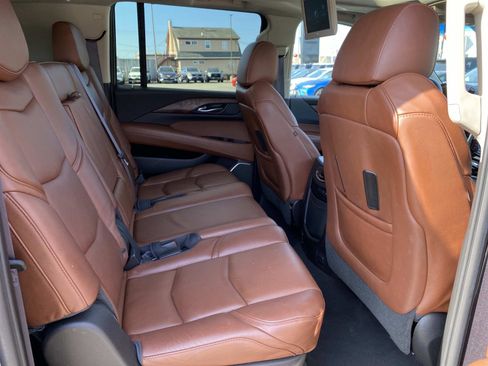 Used 2017 Cadillac Escalade ESV Premium Luxury AWD/4WD image 26