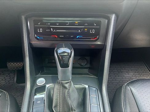 Used 2022 Volkswagen Tiguan SE image 42