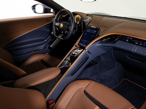 Used 2024 Ferrari Roma RWD image 34