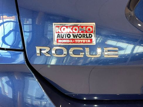 Used 2019 Nissan Rogue SV AWD/4WD image 12