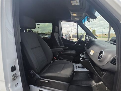 Used 2025 Mercedes-Benz Sprinter 2500 image 21