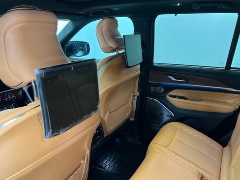 Used 2024 Jeep Grand Cherokee Summit w/ Advanced Protech Group IV AWD/4WD image 20