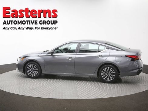 Used 2025 Nissan Altima 2.5 SV FWD image 61