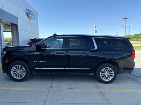 Used 2024 GMC Yukon XL SLT w/ SLT Premium Package AWD/4WD image 4