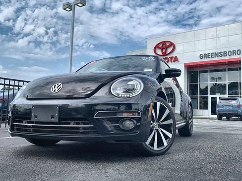 Used 2018 Volkswagen Beetle 2.0T SE FWD image 1
