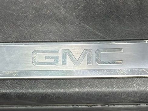 Used 2023 GMC Yukon SLT AWD/4WD image 34