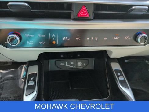 Used 2024 Kia Sorento S AWD/4WD image 19