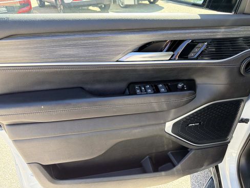 Used 2024 Jeep Wagoneer L Series II image 17