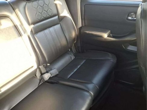 Used 2022 Nissan Frontier SV w/ SV Premium Package RWD image 18