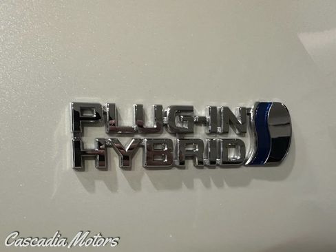 Used 2017 Toyota Prius Prime Premium FWD image 39