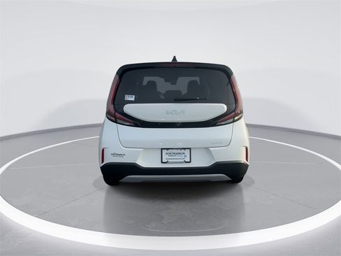 Used 2024 Kia Soul LX image 7