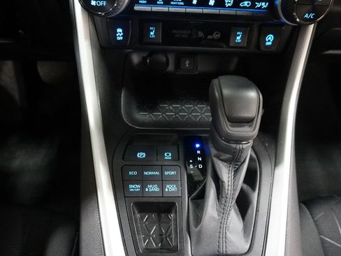 Used 2022 Toyota RAV4 XLE image 14