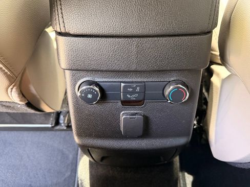 Used 2018 Ford Explorer XLT w/ Equipment Group 202A FWD image 16