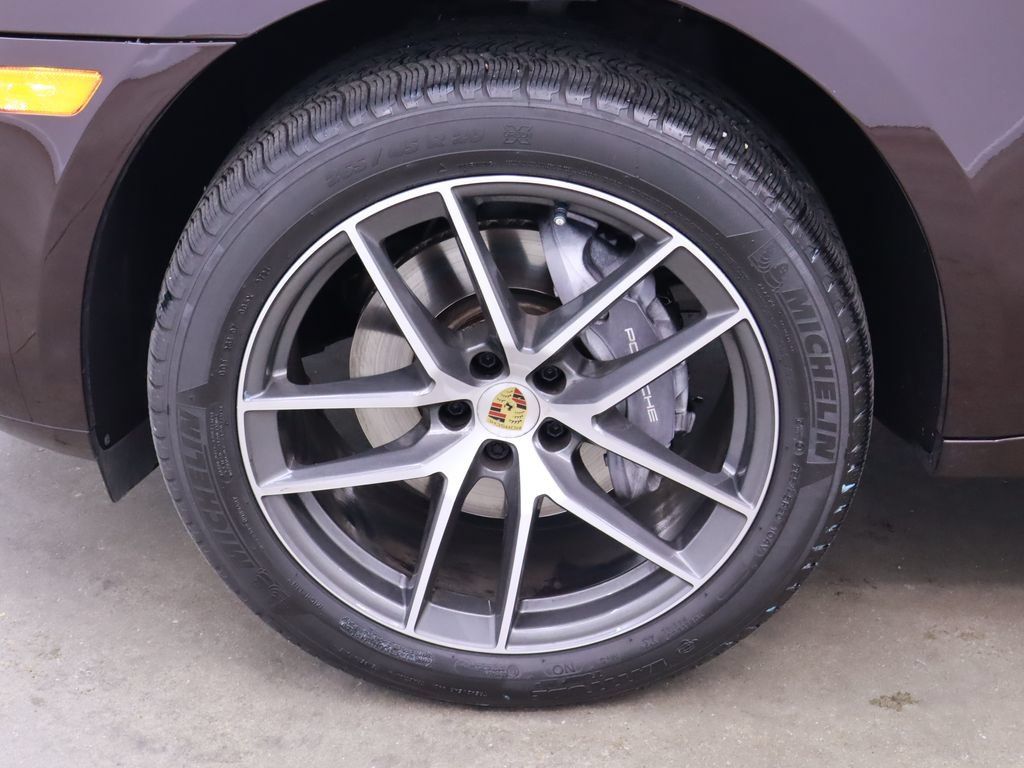 Used 2024 Porsche Macan AWD/4WD image 13