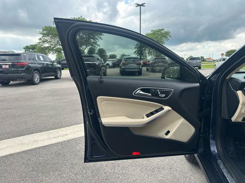 Used 2018 Mercedes-Benz GLA 250 4MATIC image 11