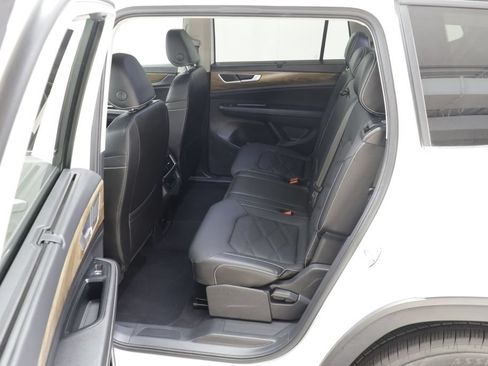 Used 2025 Volkswagen Atlas SE AWD/4WD image 14