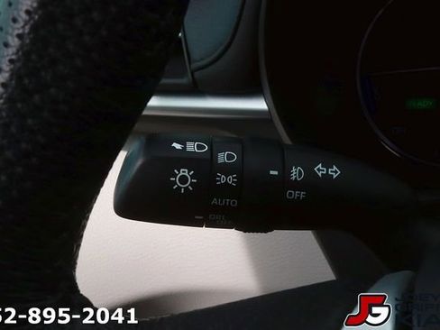 Used 2022 Toyota Sienna Limited FWD image 27