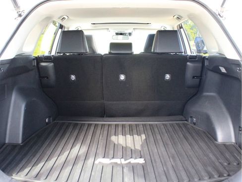 Used 2021 Toyota RAV4 XLE Premium AWD/4WD image 33