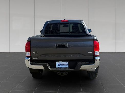 Used 2017 Toyota Tacoma SR5 w/ Tow Package image 4