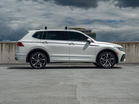 Used 2022 Volkswagen Tiguan SEL R-Line AWD/4WD image 6