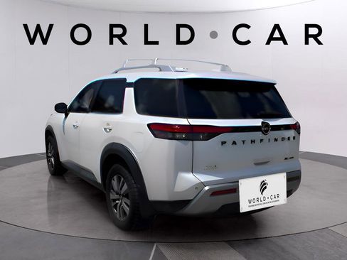 Used 2022 Nissan Pathfinder SL w/ Lighting Package (N92) image 5