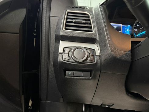 Used 2017 Ford Explorer XLT w/ Equipment Group 202A AWD/4WD image 28