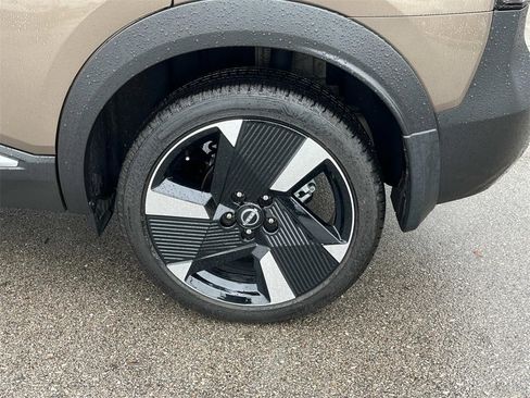 Certified 2025 Nissan Kicks SR image 18