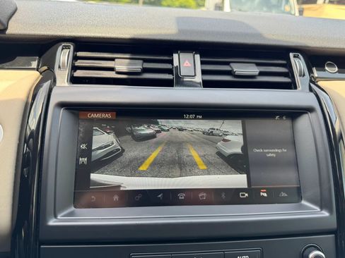 Used 2018 Land Rover Discovery SE AWD/4WD image 19