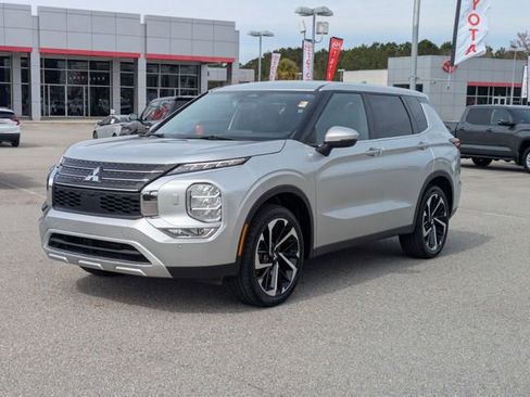 Used 2024 Mitsubishi Outlander SE Black Edition image 7