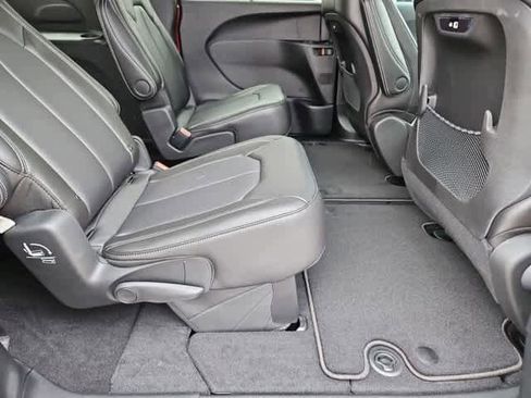 New 2026 Chrysler Pacifica Select AWD/4WD image 20