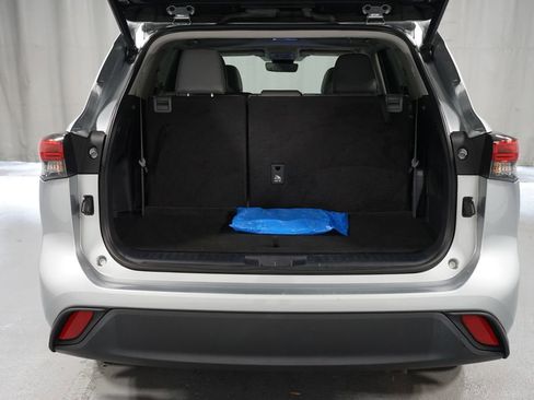 Certified 2023 Toyota Highlander XLE image 38