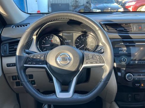 Used 2017 Nissan Rogue SV image 10