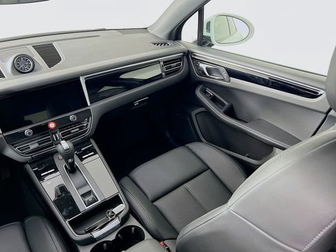 New 2026 Porsche Macan image 26