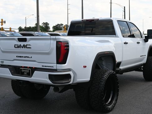Used 2026 GMC Sierra 3500 Denali Ultimate image 16