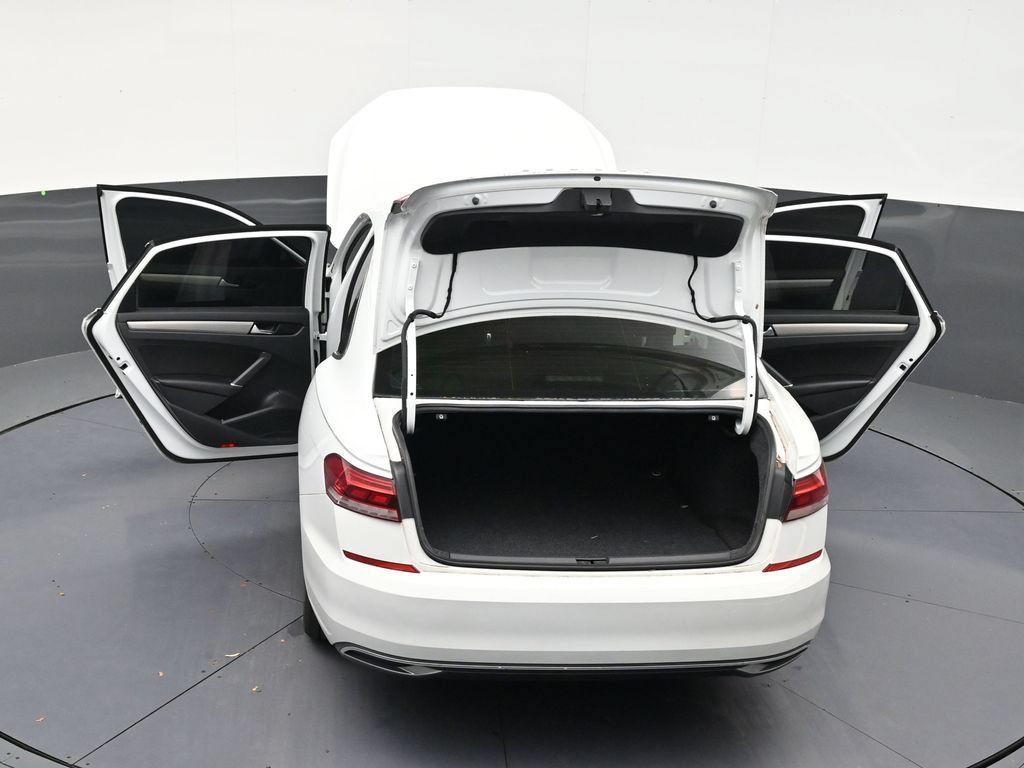 Used 2020 Volkswagen Passat 2.0T SE w/ Sunroof Package FWD image 32