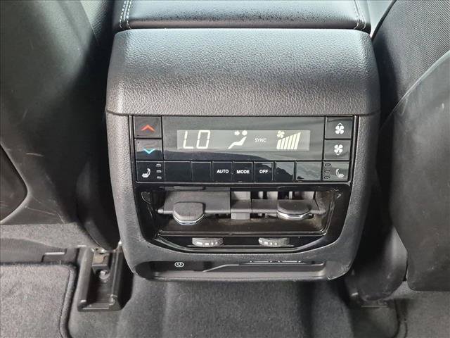 Used 2024 Jeep Grand Cherokee L Limited w/ Black Appearance Package AWD/4WD image 16