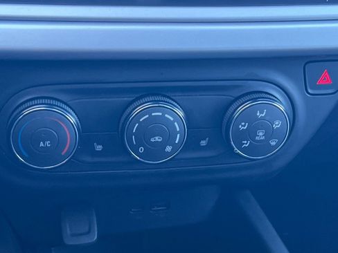 Used 2024 Chevrolet Trax RS w/ Sunroof Package image 21